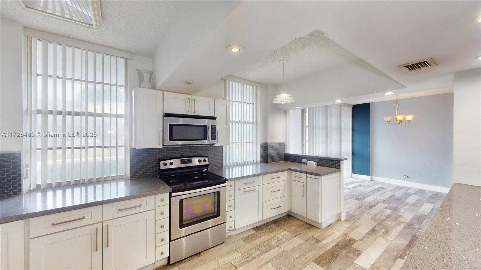 Small Image of 230 174TH ST #LO4, Sunny Isles Beach Number 4