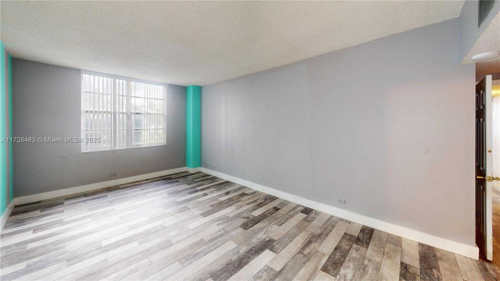 Small Image of 230 174TH ST #LO4, Sunny Isles Beach Number 9