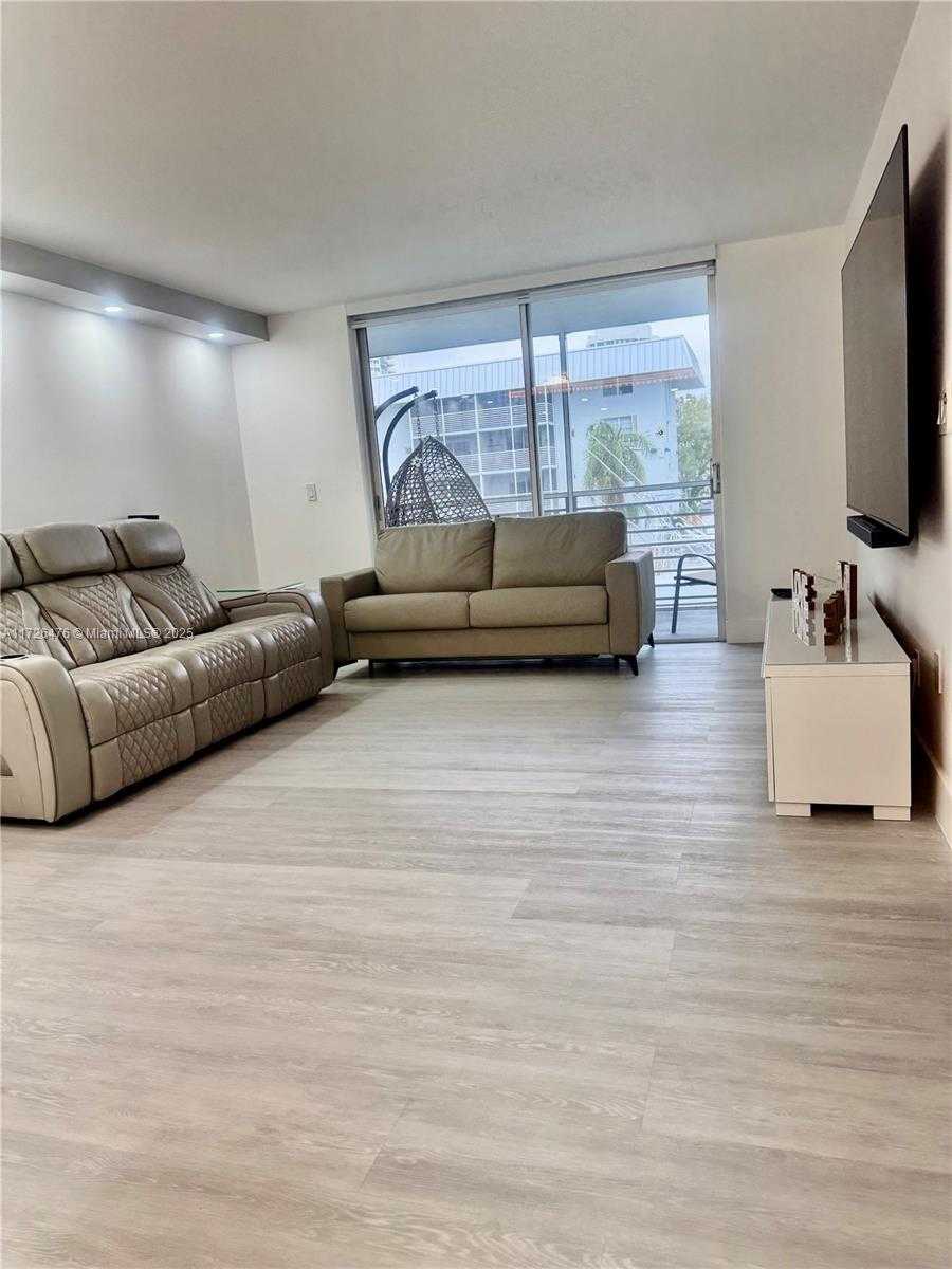 Small Image of 3725 NE 169th St, North Miami Beach, FL 33160, USA Number 11
