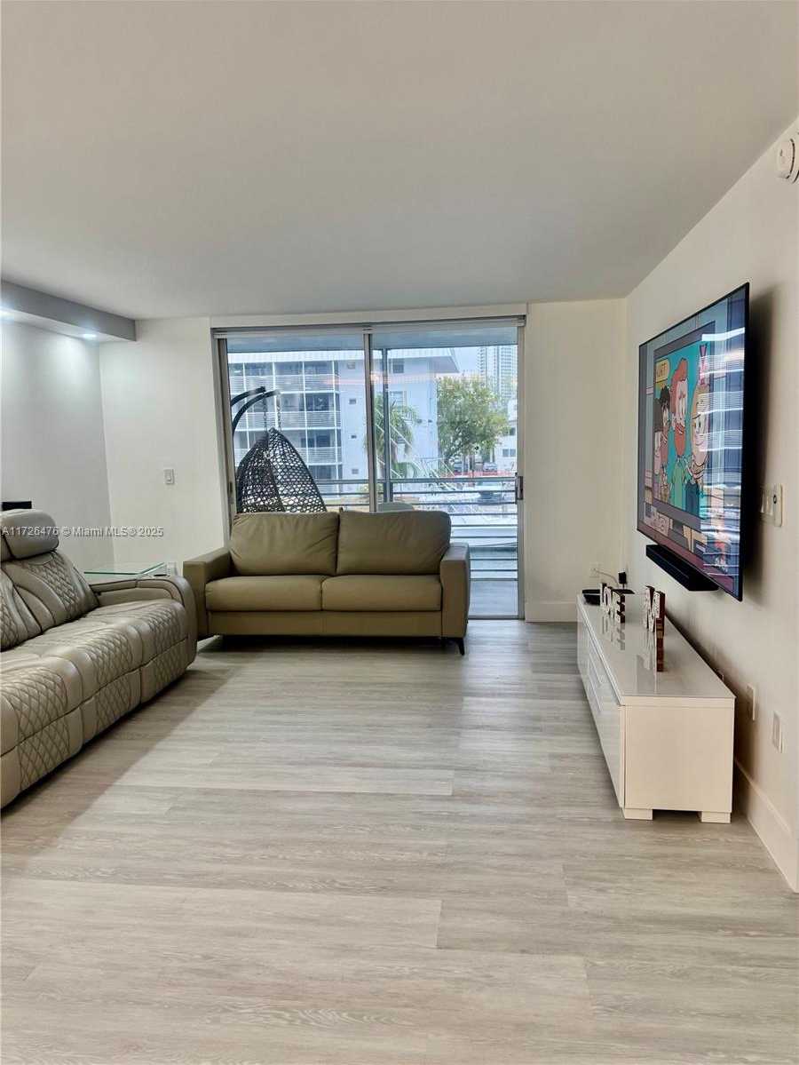Small Image of 3725 NE 169th St, North Miami Beach, FL 33160, USA Number 14
