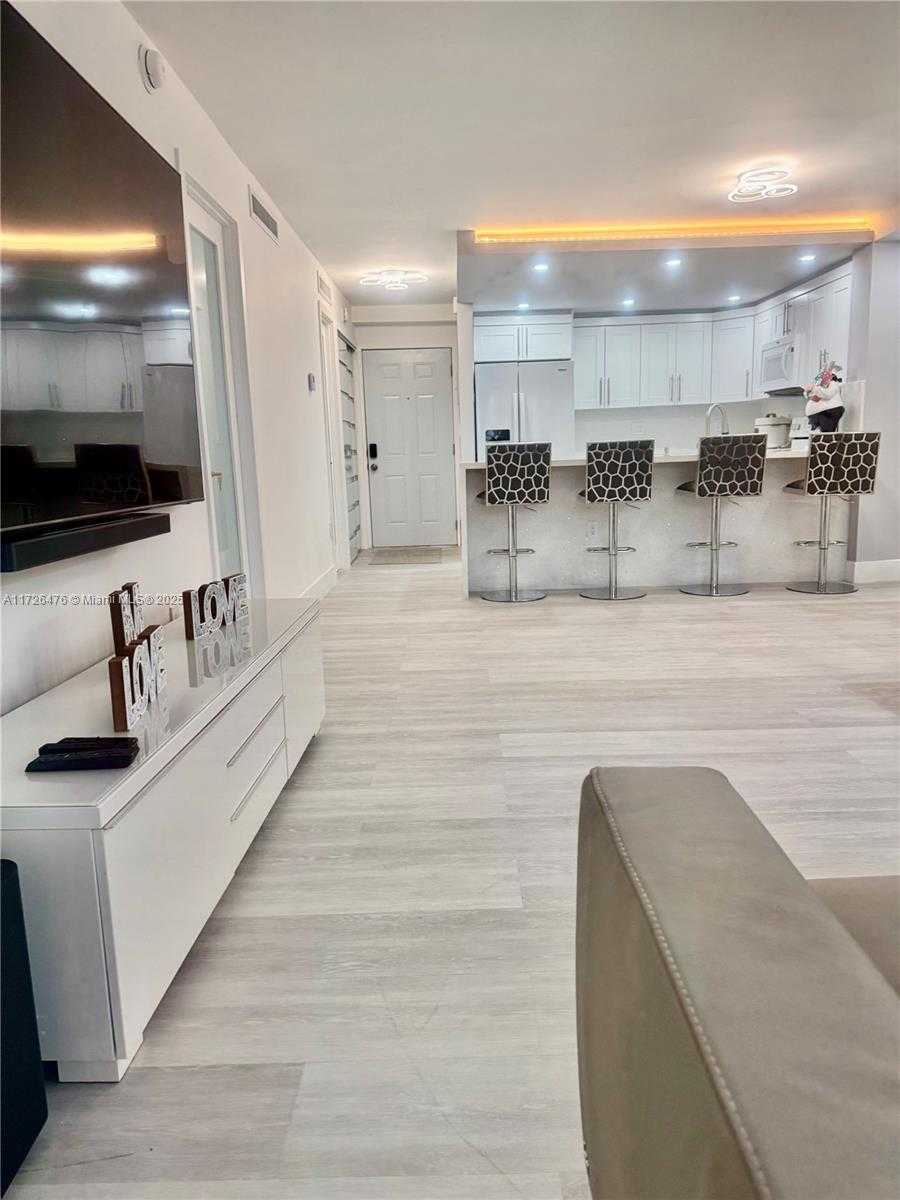 Small Image of 3725 NE 169th St, North Miami Beach, FL 33160, USA Number 16