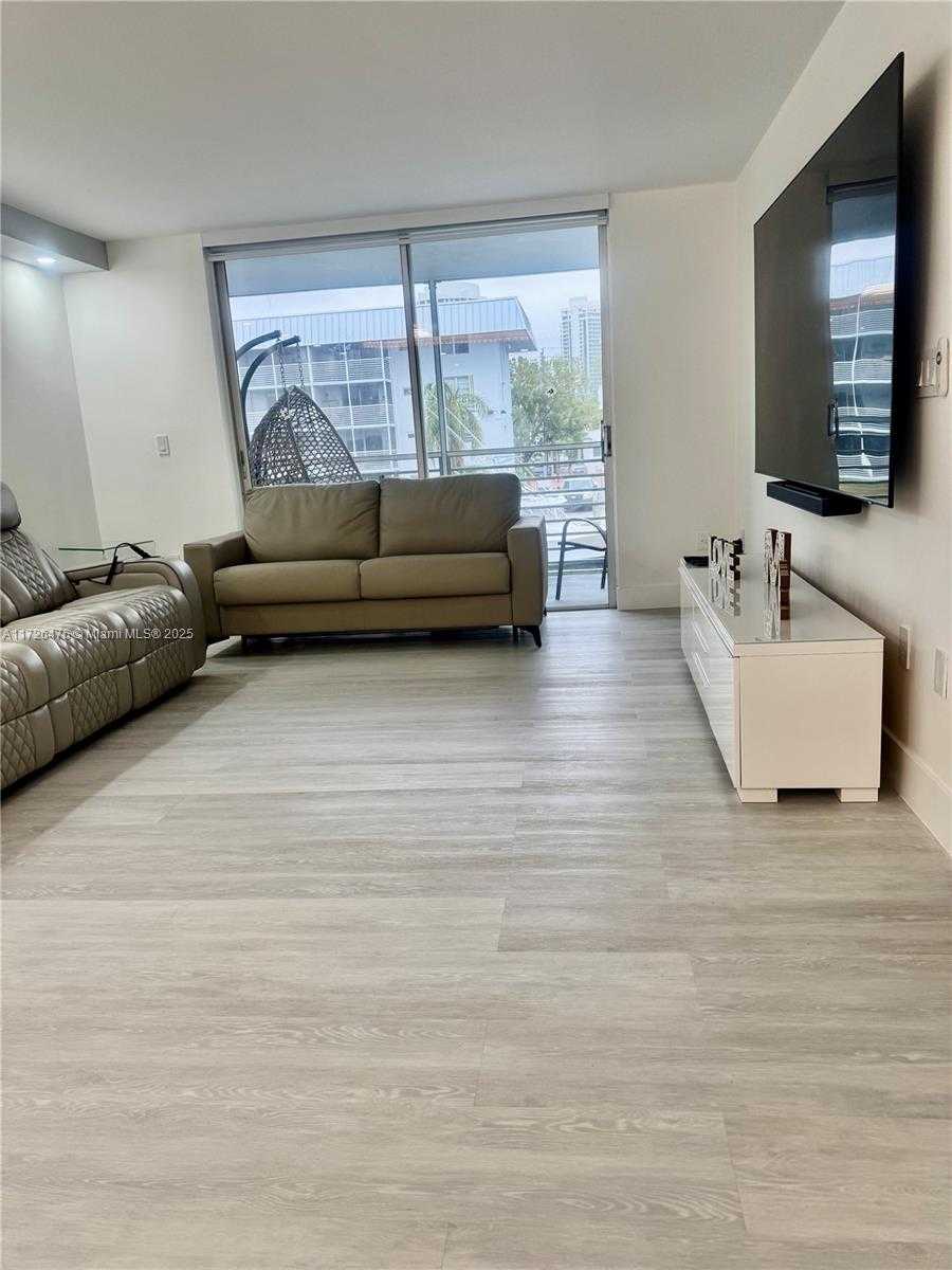 Small Image of 3725 NE 169th St, North Miami Beach, FL 33160, USA Number 24