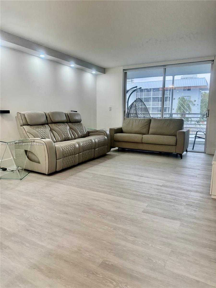 Small Image of 3725 NE 169th St, North Miami Beach, FL 33160, USA Number 25