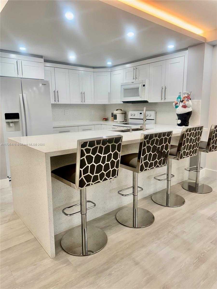 Small Image of 3725 NE 169th St, North Miami Beach, FL 33160, USA Number 29