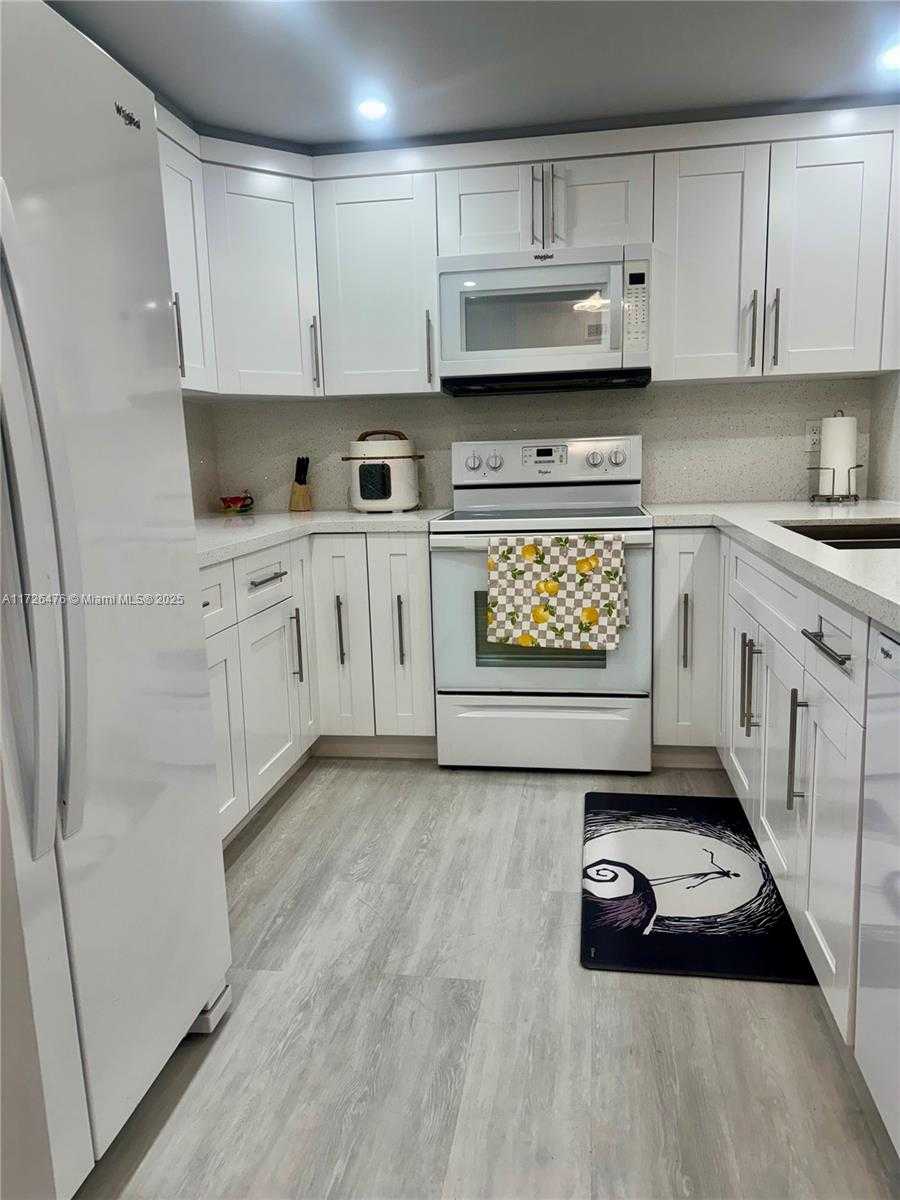 Small Image of 3725 NE 169th St, North Miami Beach, FL 33160, USA Number 34