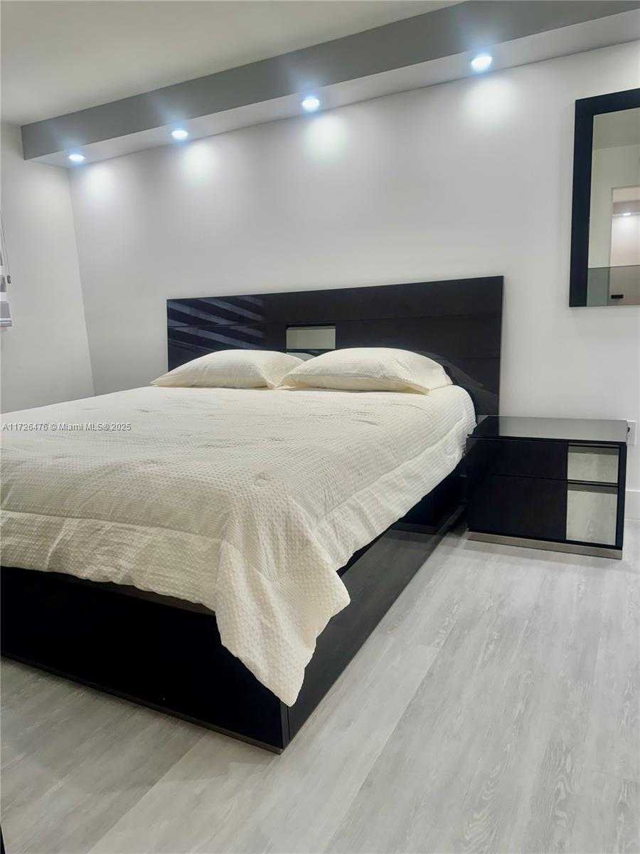 Small Image of 3725 NE 169th St, North Miami Beach, FL 33160, USA Number 37