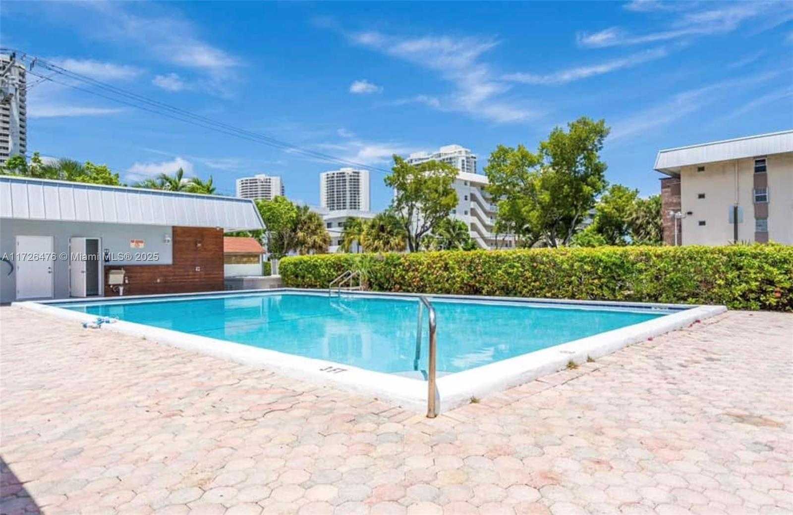 Small Image of 3725 NE 169th St, North Miami Beach, FL 33160, USA Number 4
