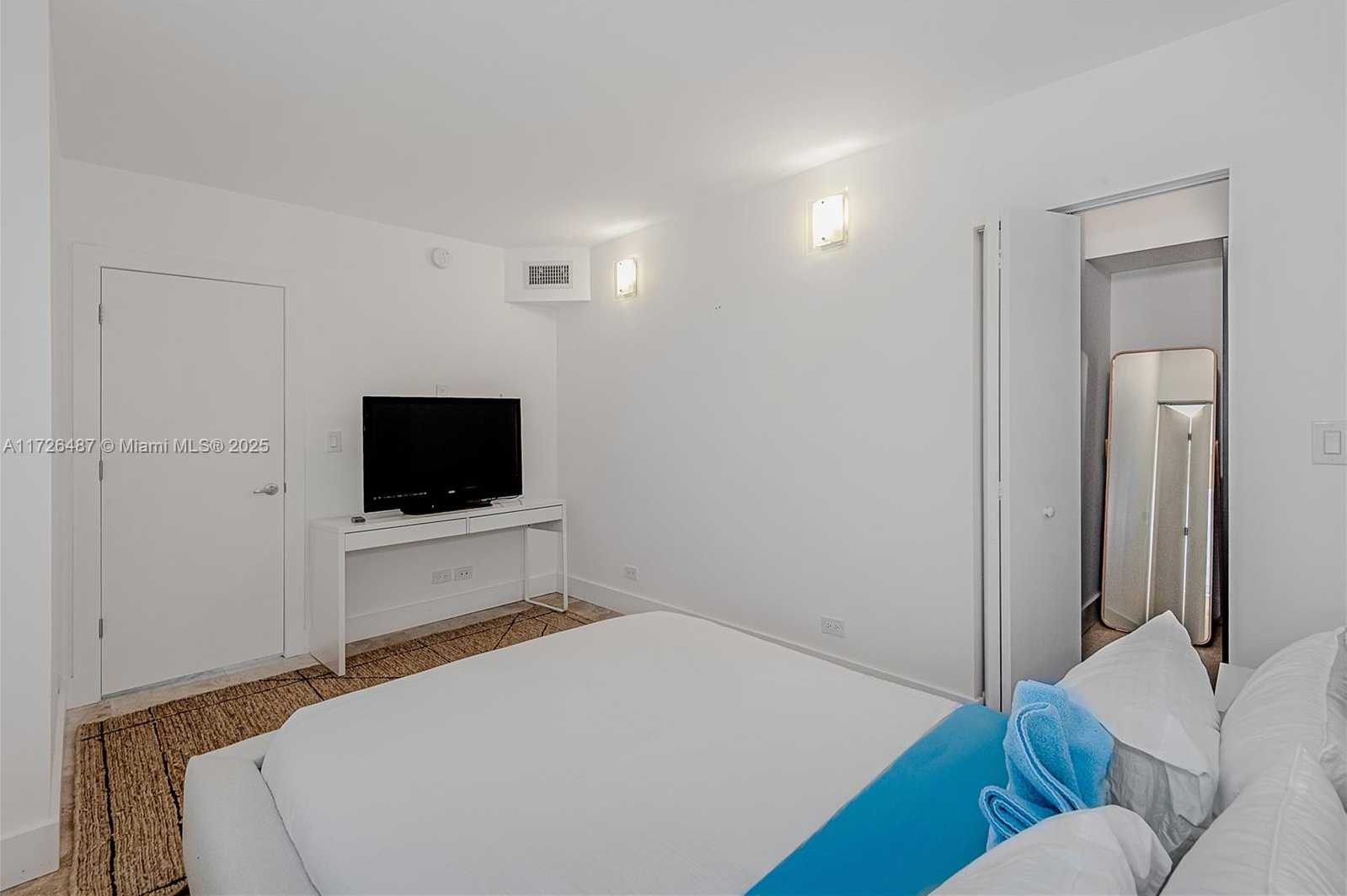 Small Image of 2301 COLLINS AVE #1515, Miami Beach Number 19
