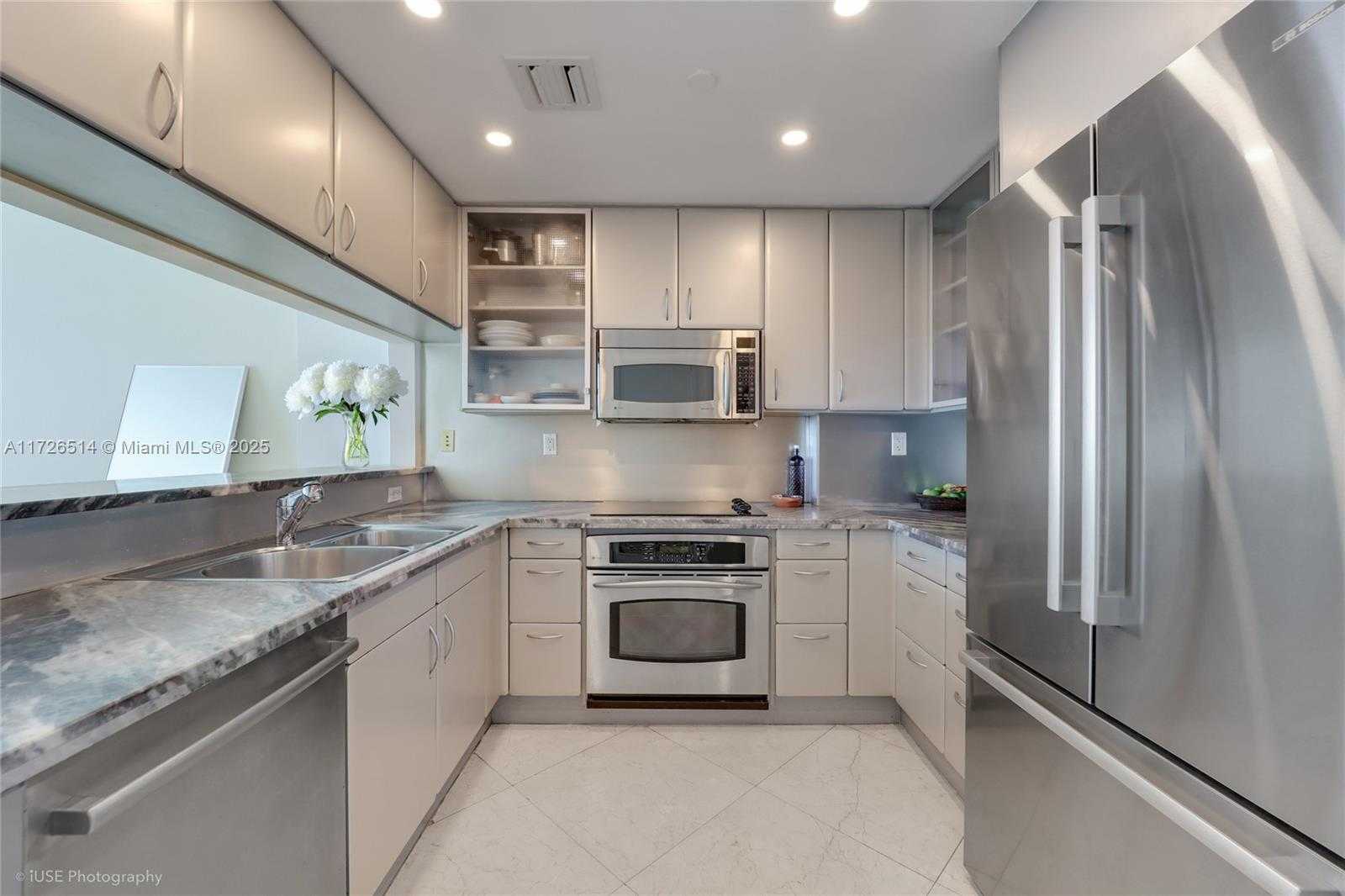 Small Image of 540 WEST AVE #2312, Miami Beach Number 3