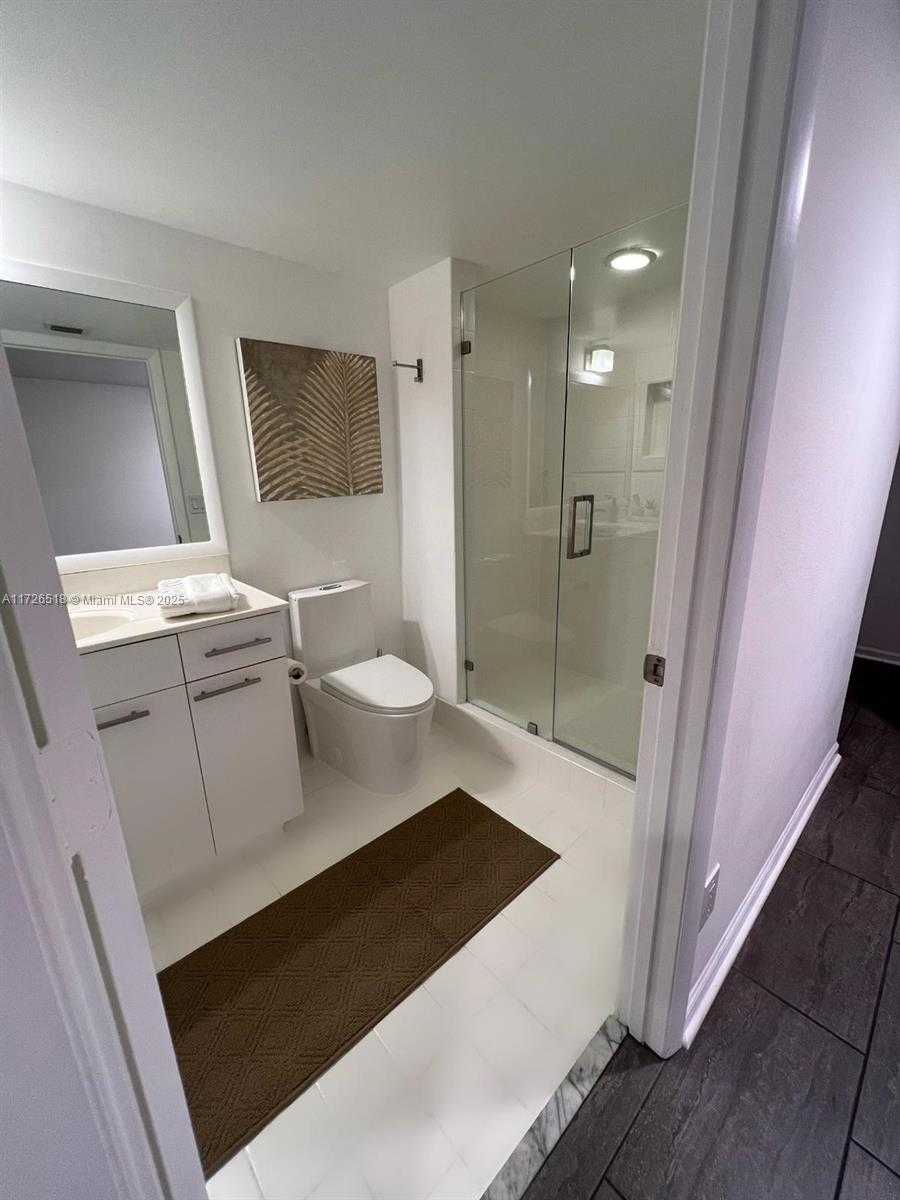 Small Image of 21055 YACHT CLUB DR #606, Aventura Number 11