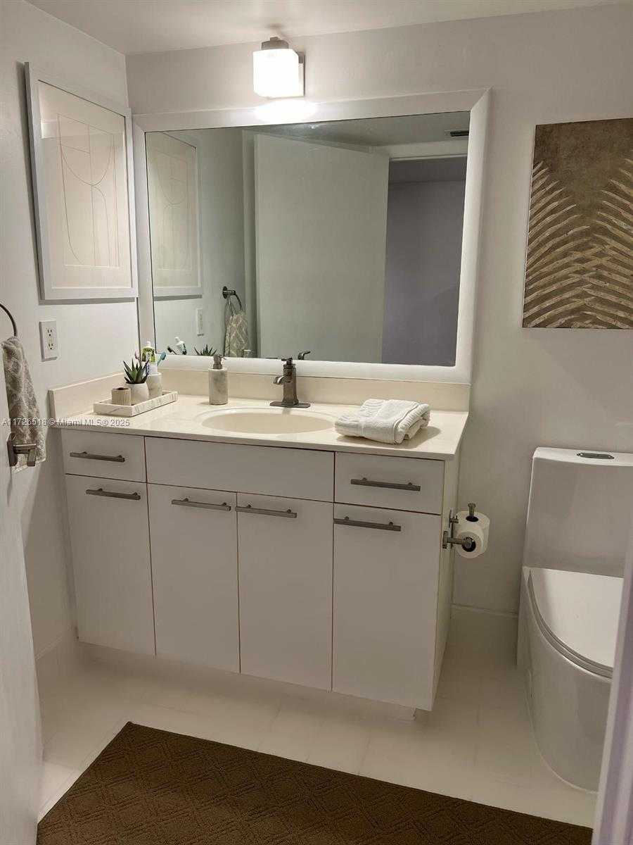 Small Image of 21055 YACHT CLUB DR #606, Aventura Number 12