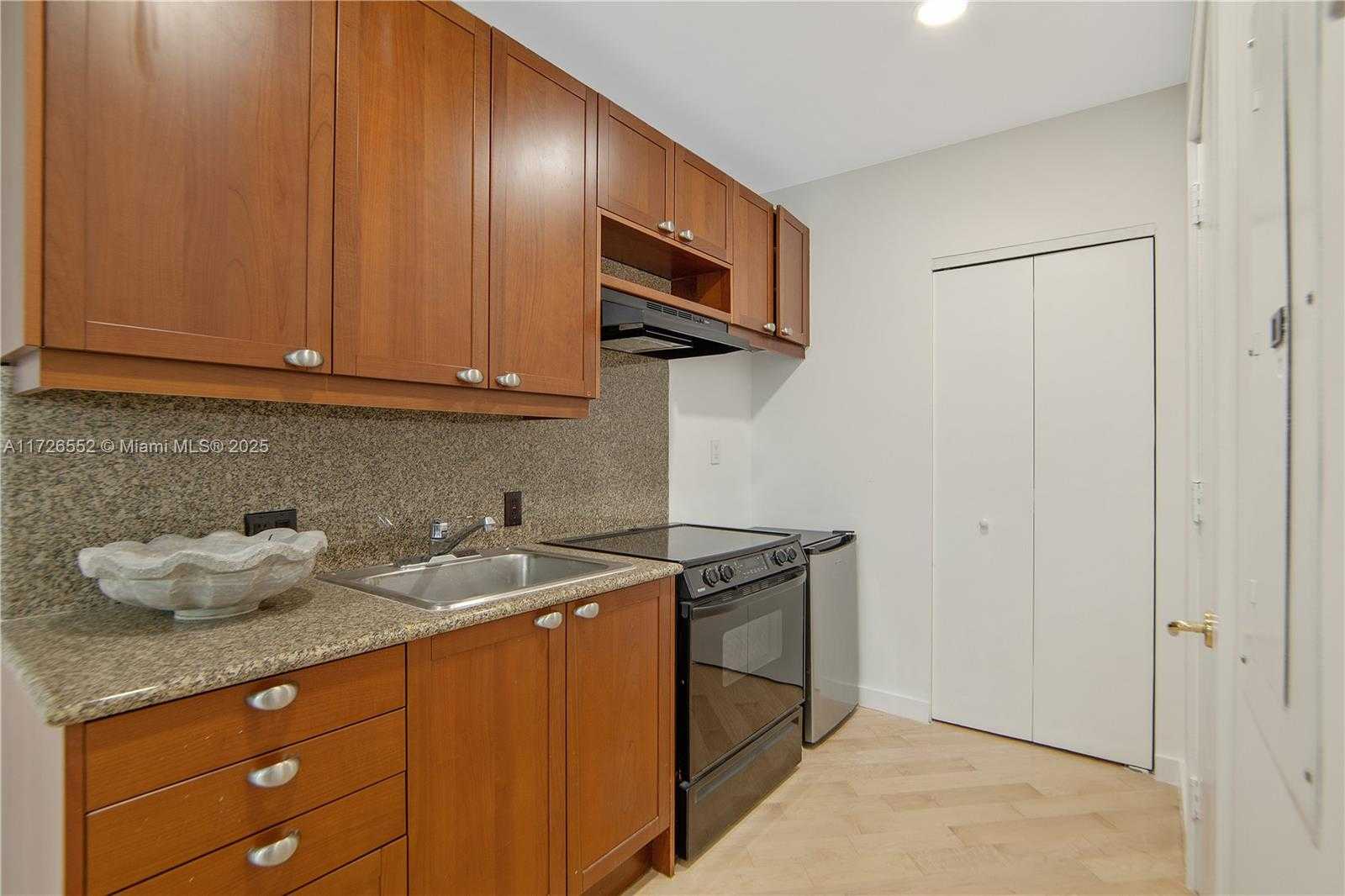Small Image of 20165 NORTH EAST 39TH PL #303 & 204, Aventura Number 29