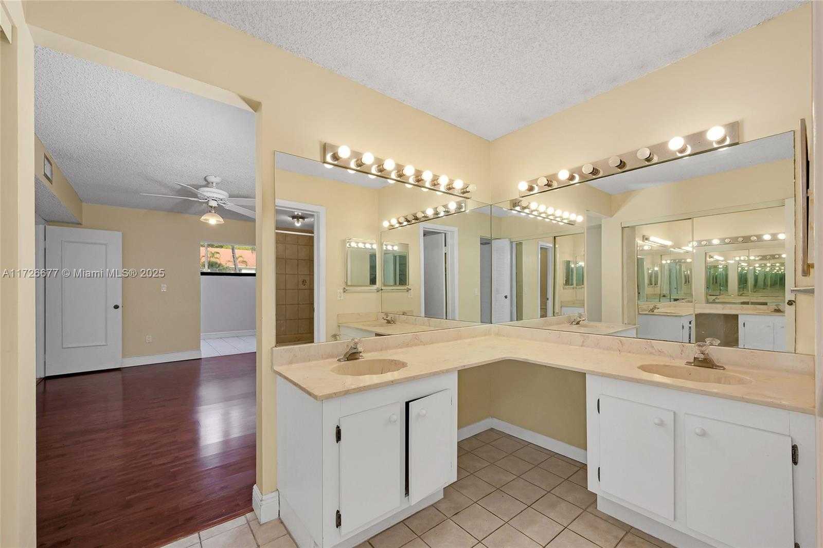 Small Image of 3545 MAGELLAN CIR #351-5, Aventura Number 19