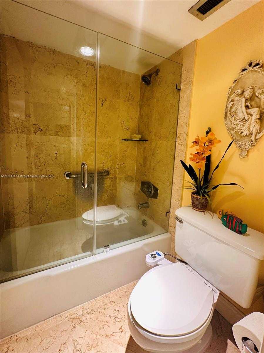 Small Image of 300 BAYVIEW DR #402, Sunny Isles Beach Number 12
