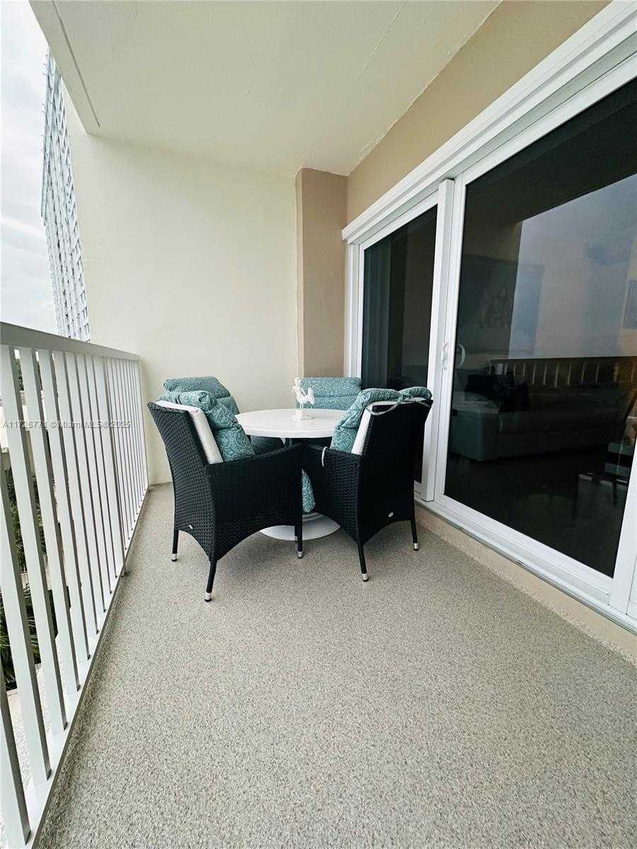 Small Image of 300 BAYVIEW DR #402, Sunny Isles Beach Number 5