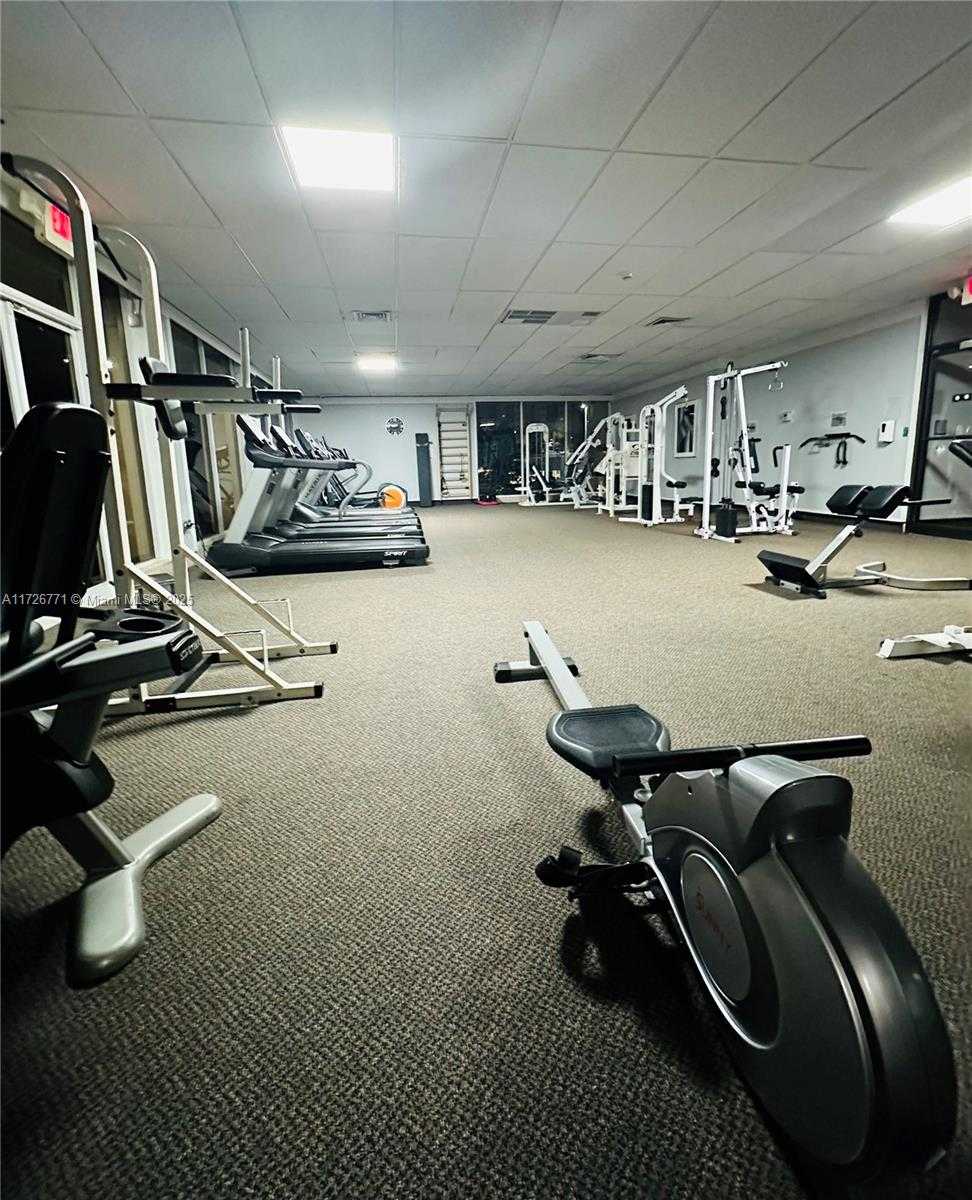 Small Image of 300 BAYVIEW DR #402, Sunny Isles Beach Number 8