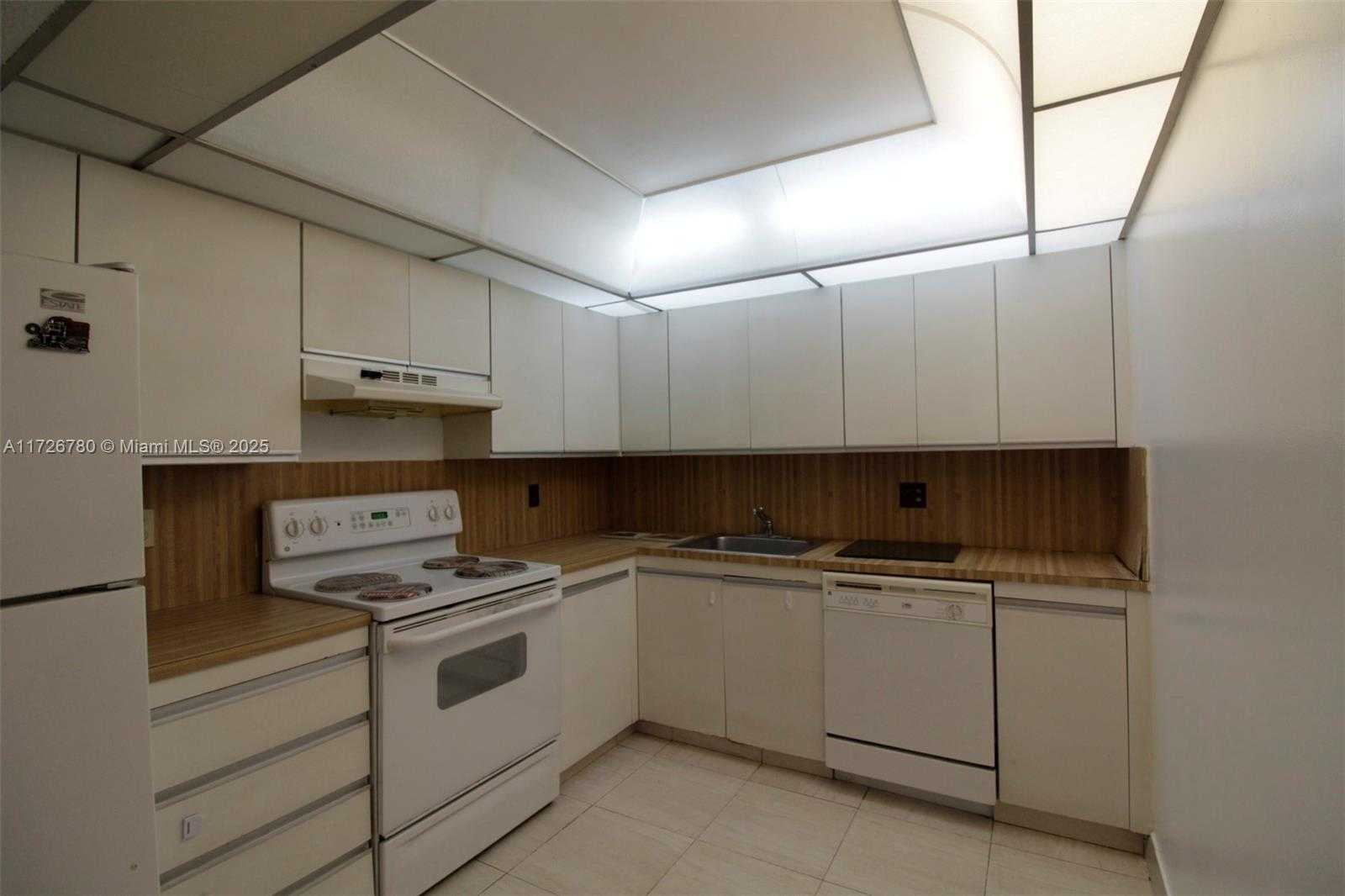 Small Image of 2500 PARKVIEW DR #315, Hallandale Beach Number 31