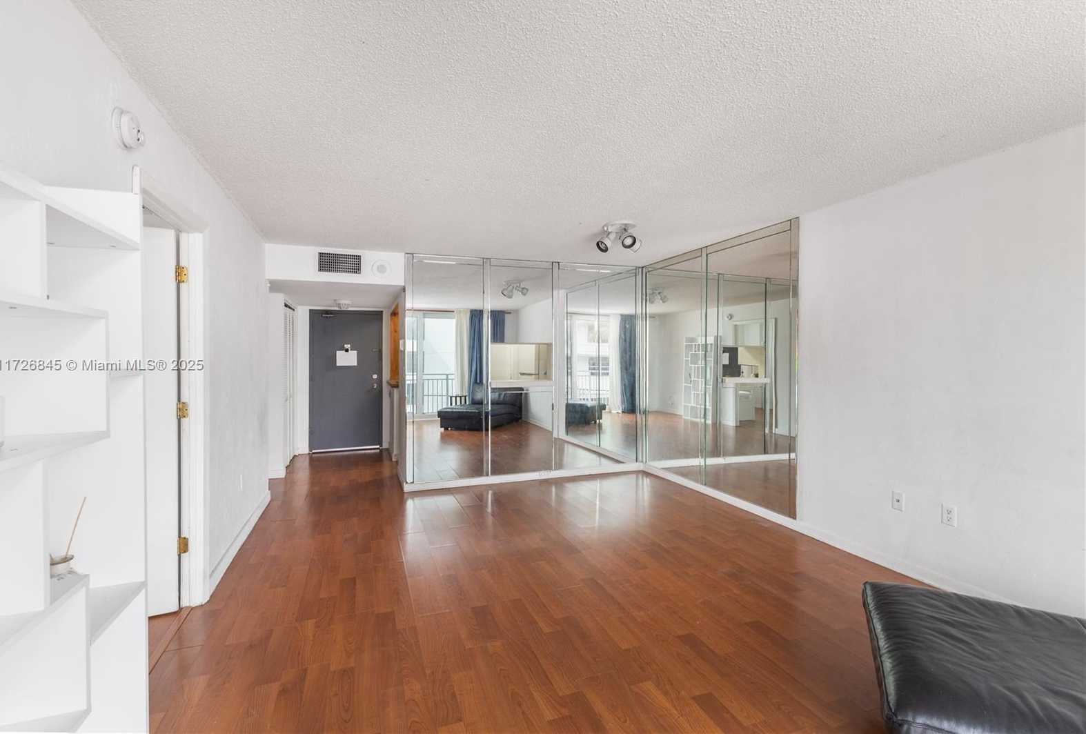 Small Image of 345 OCEAN DR #304, Miami Beach Number 15