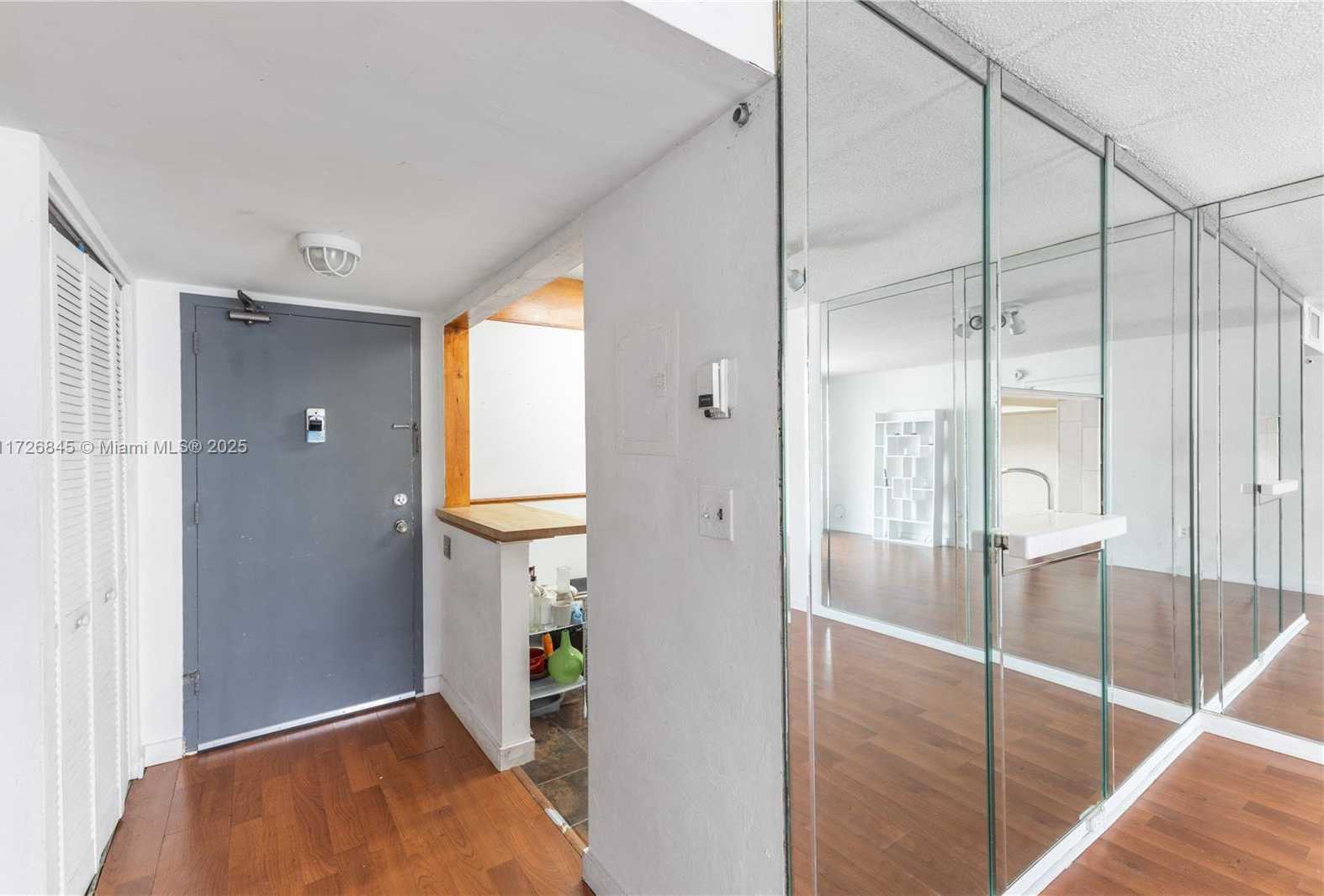 Small Image of 345 OCEAN DR #304, Miami Beach Number 17