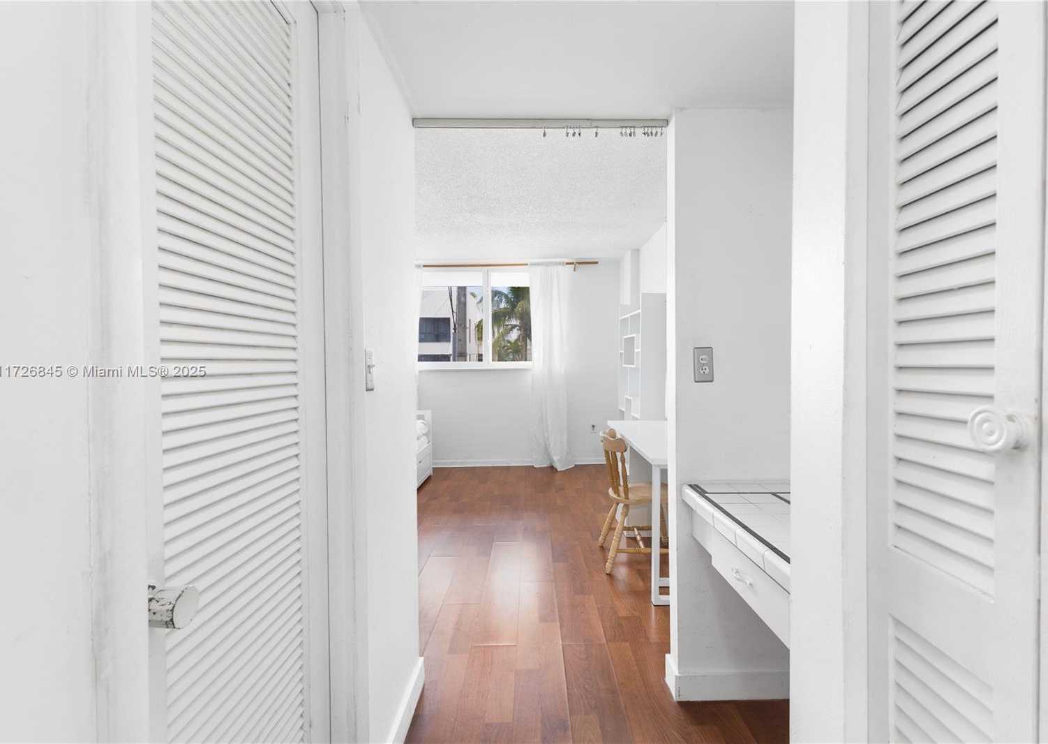 Small Image of 345 OCEAN DR #304, Miami Beach Number 22