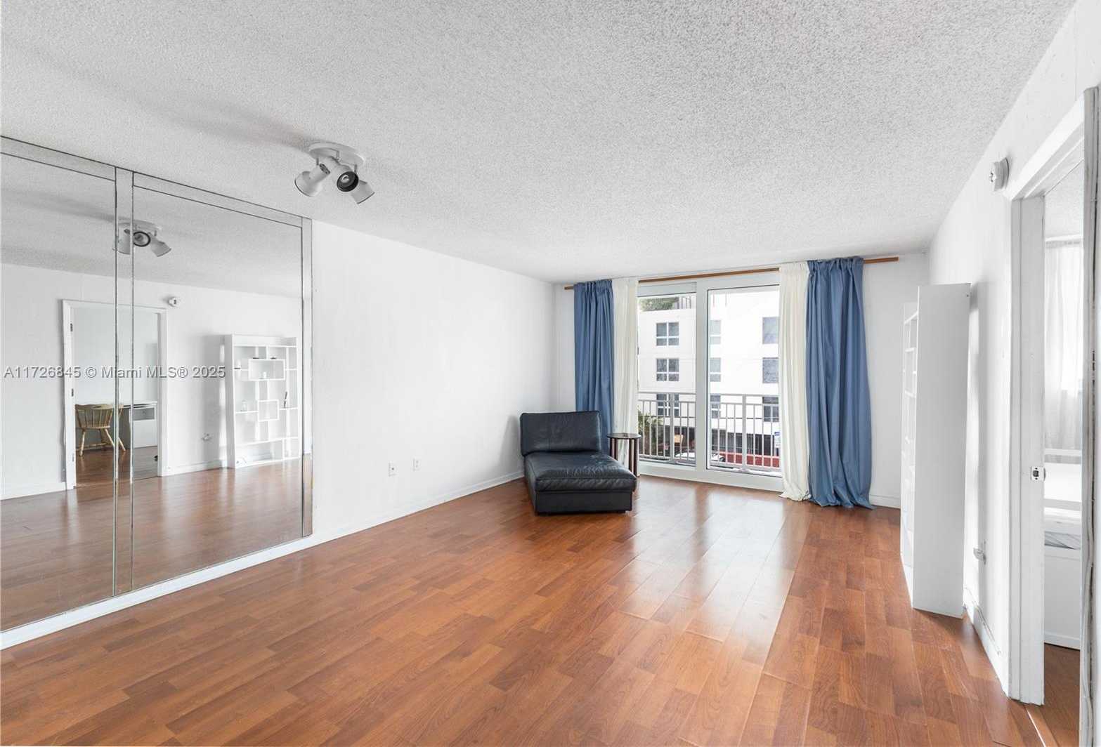 Small Image of 345 OCEAN DR #304, Miami Beach Number 3