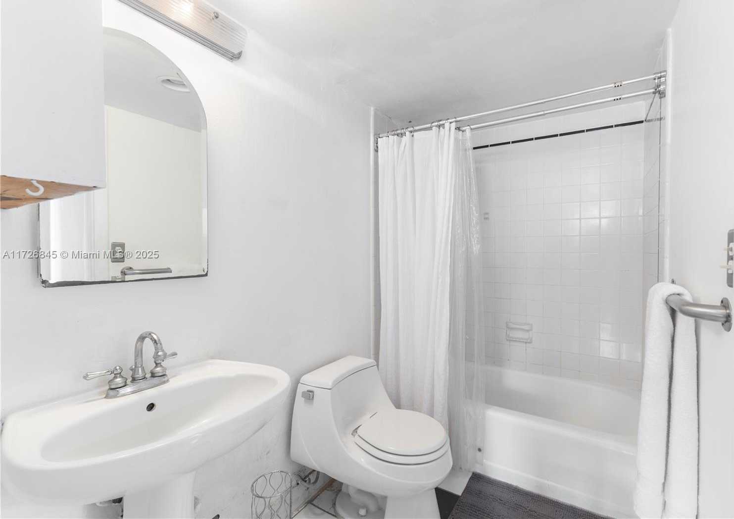 Small Image of 345 OCEAN DR #304, Miami Beach Number 6