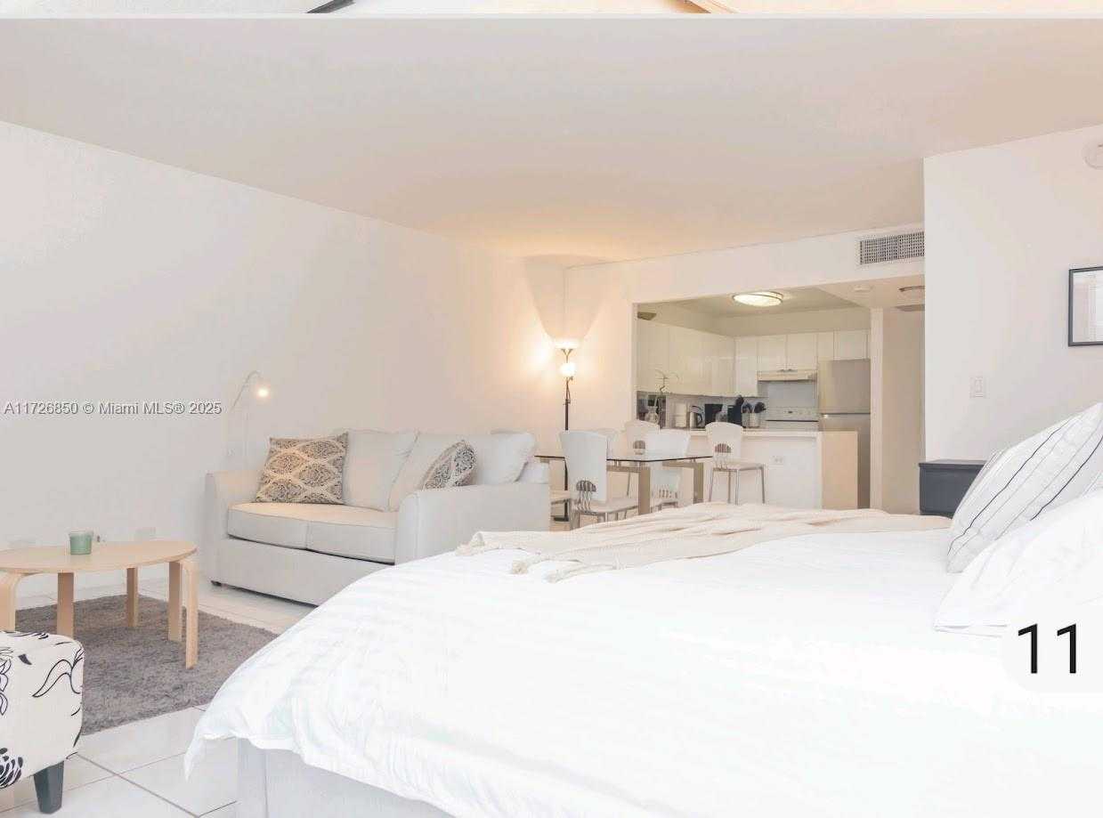 Small Image of 2301 COLLINS AVE #423, Miami Beach Number 3