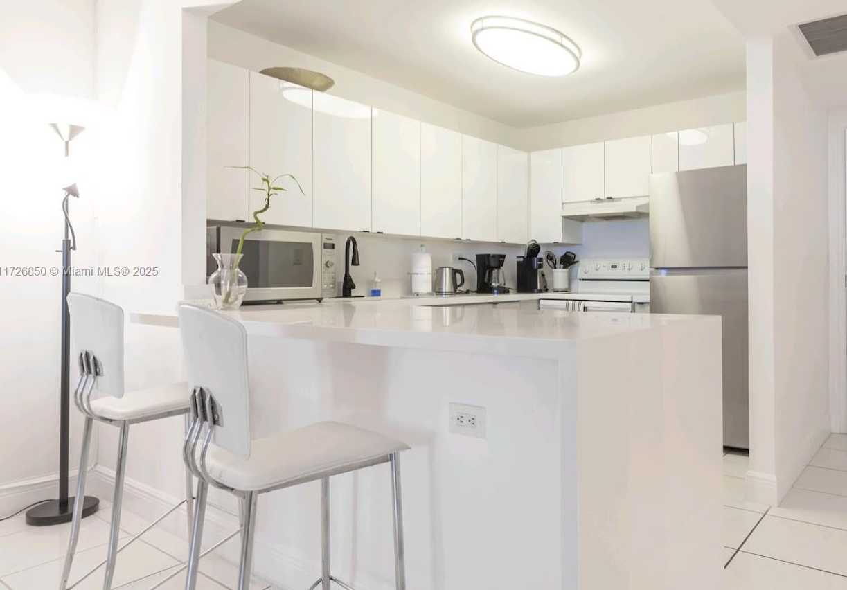 Small Image of 2301 COLLINS AVE #423, Miami Beach Number 4