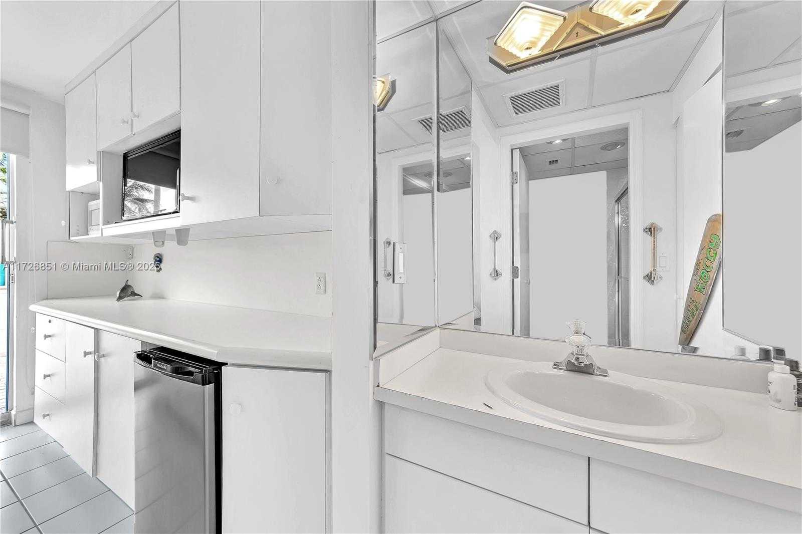 Small Image of 10101 COLLINS AVE #11D+cabana, Bal Harbour Number 85