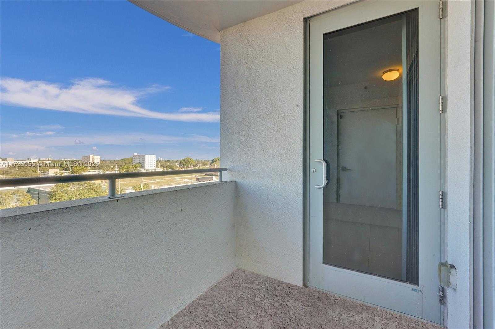 Small Image of 1830 RADIUS DR #609, Hollywood Number 30