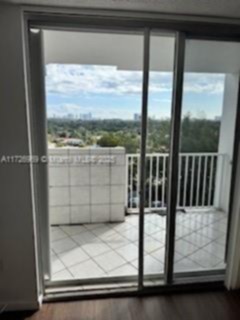 Small Image of 1300 NORTH EAST MIAMI GARDENS DR #1001E, Miami Number 4