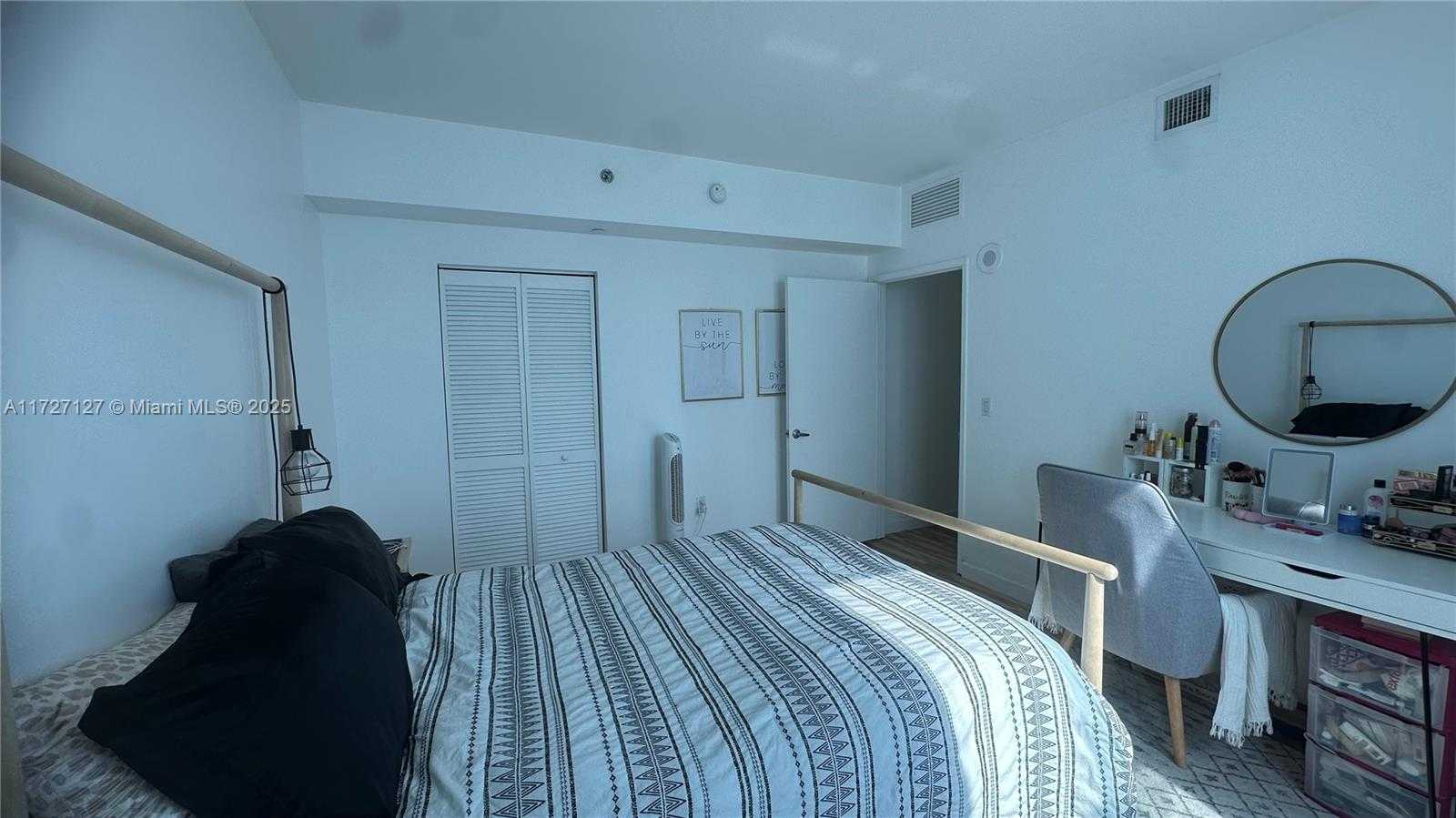 Small Image of 950 BRICKELL BAY DR #3403, Miami Number 10