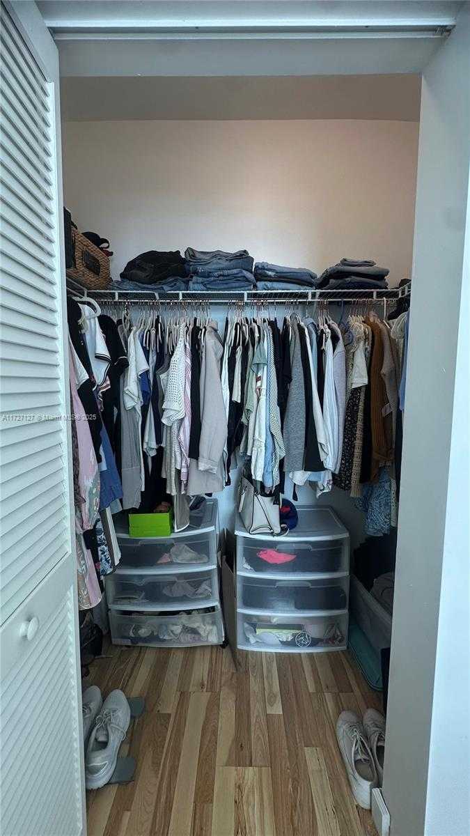 Small Image of 950 BRICKELL BAY DR #3403, Miami Number 12