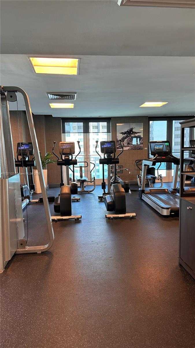 Small Image of 950 BRICKELL BAY DR #3403, Miami Number 14