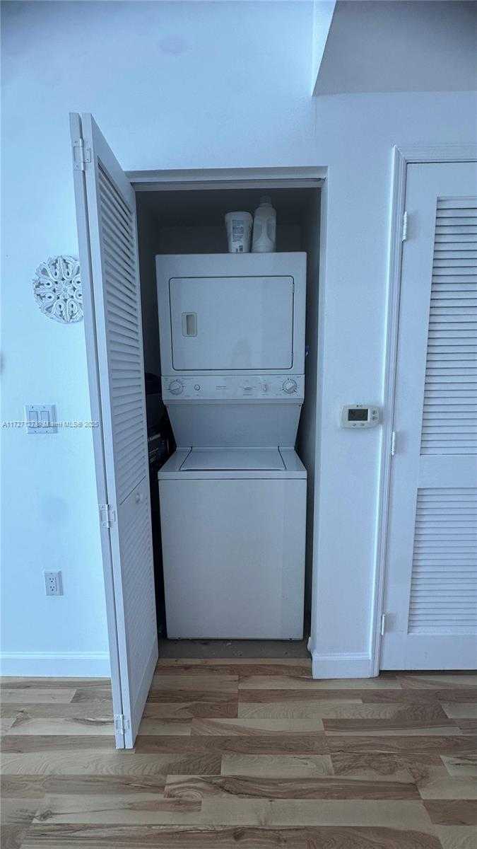 Small Image of 950 BRICKELL BAY DR #3403, Miami Number 7