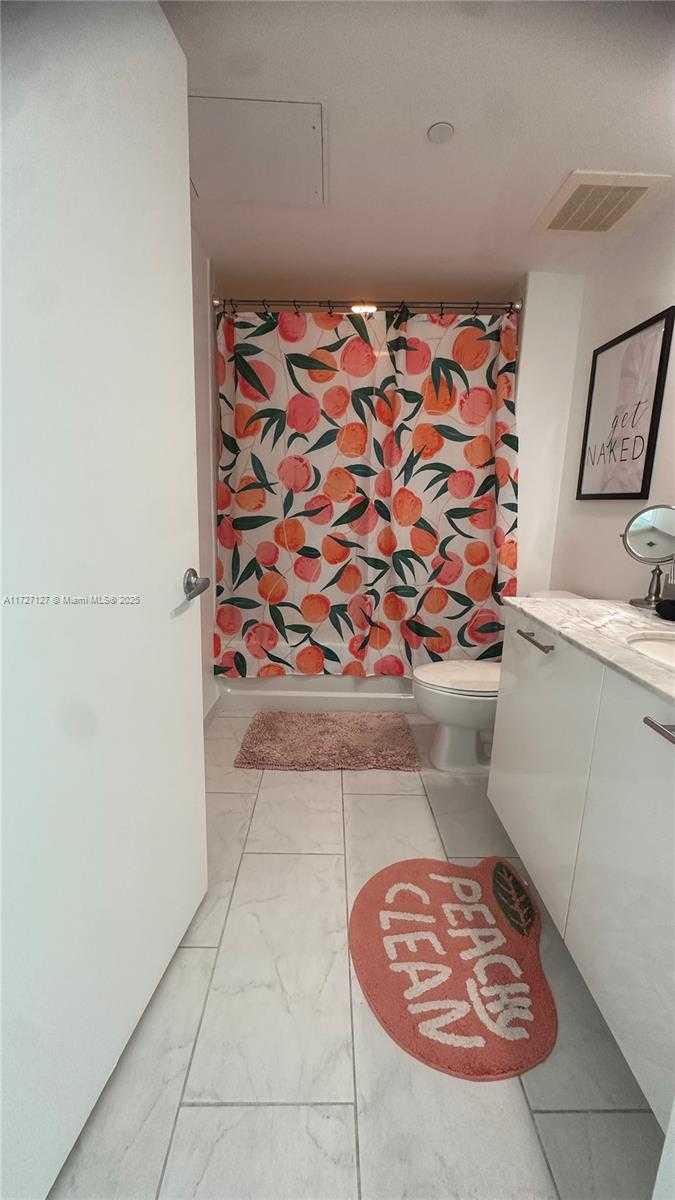 Small Image of 950 BRICKELL BAY DR #3403, Miami Number 8
