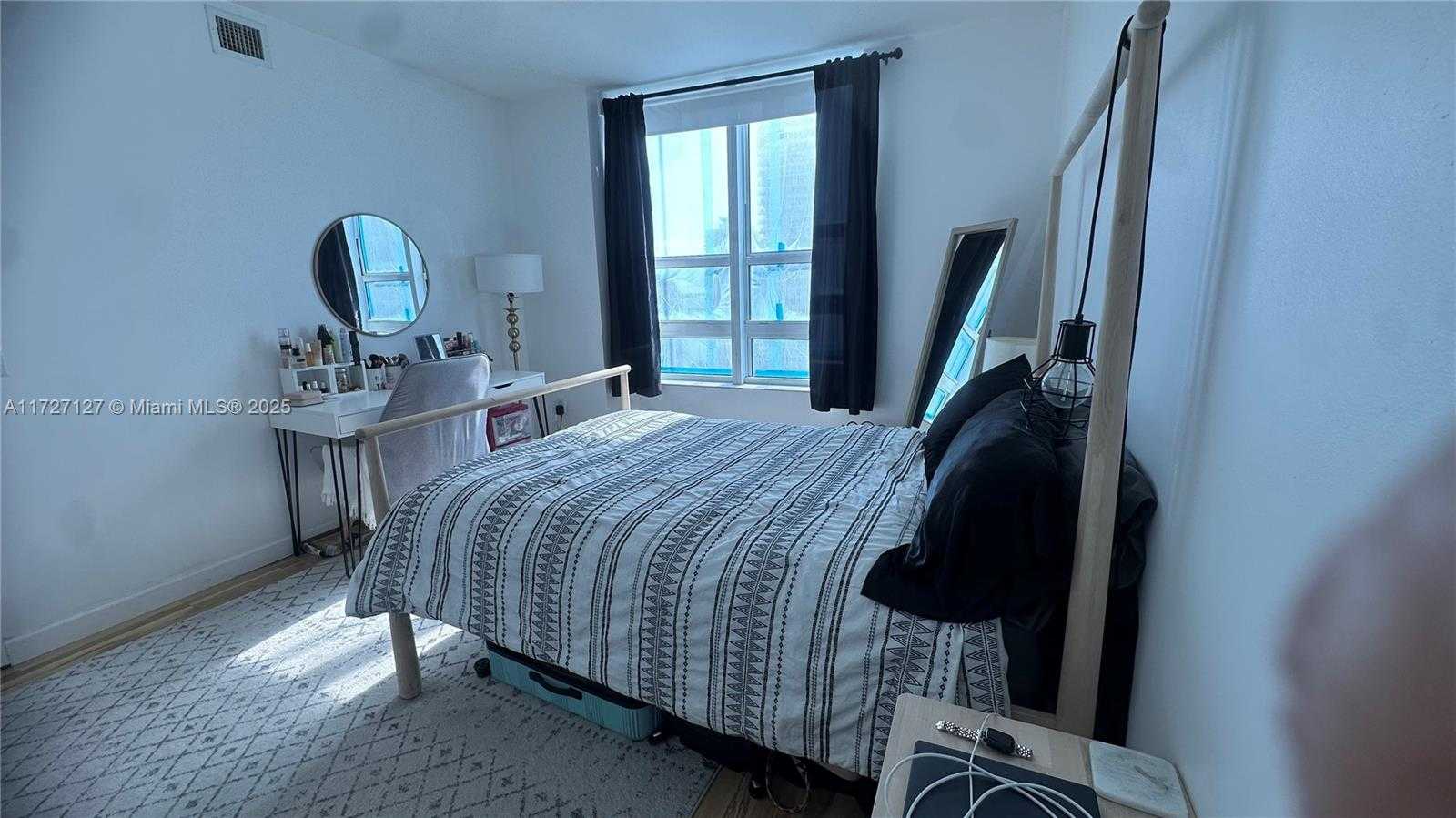 Small Image of 950 BRICKELL BAY DR #3403, Miami Number 9