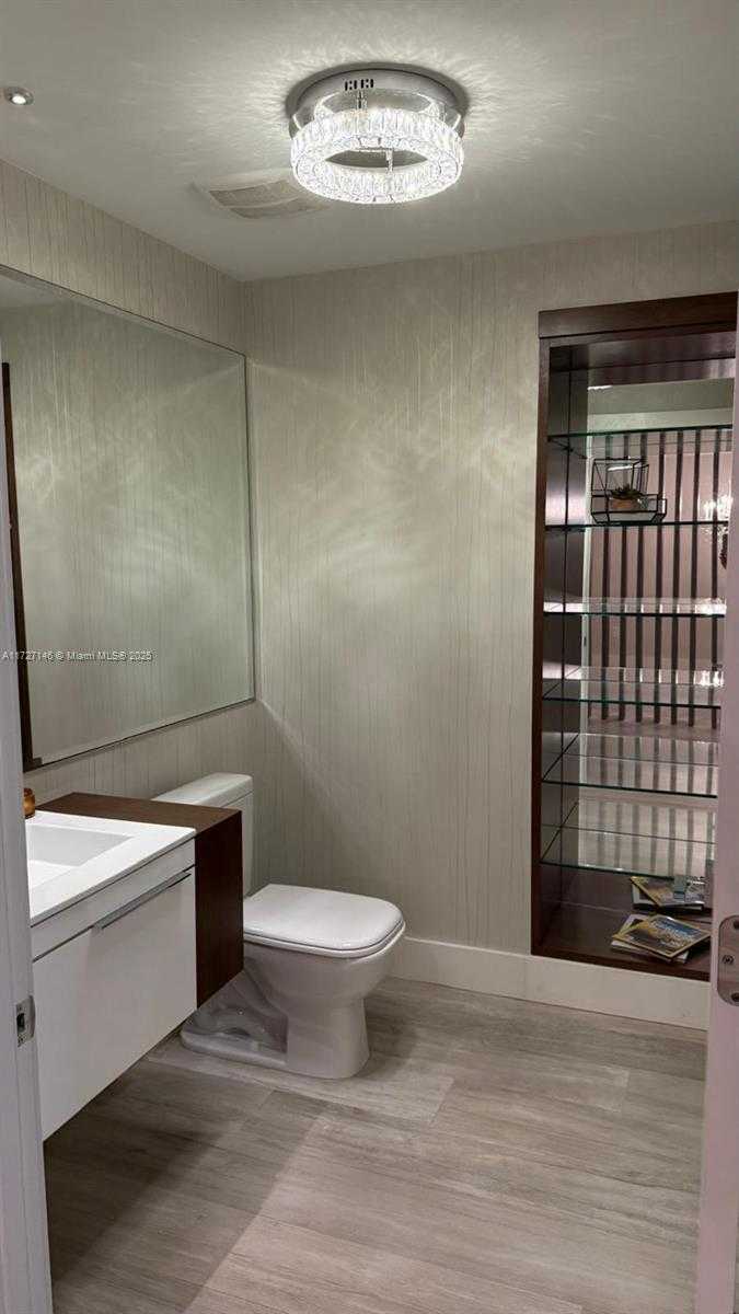Small Image of 17301 BISCAYNE BLVD #1106, North Miami Beach Number 11