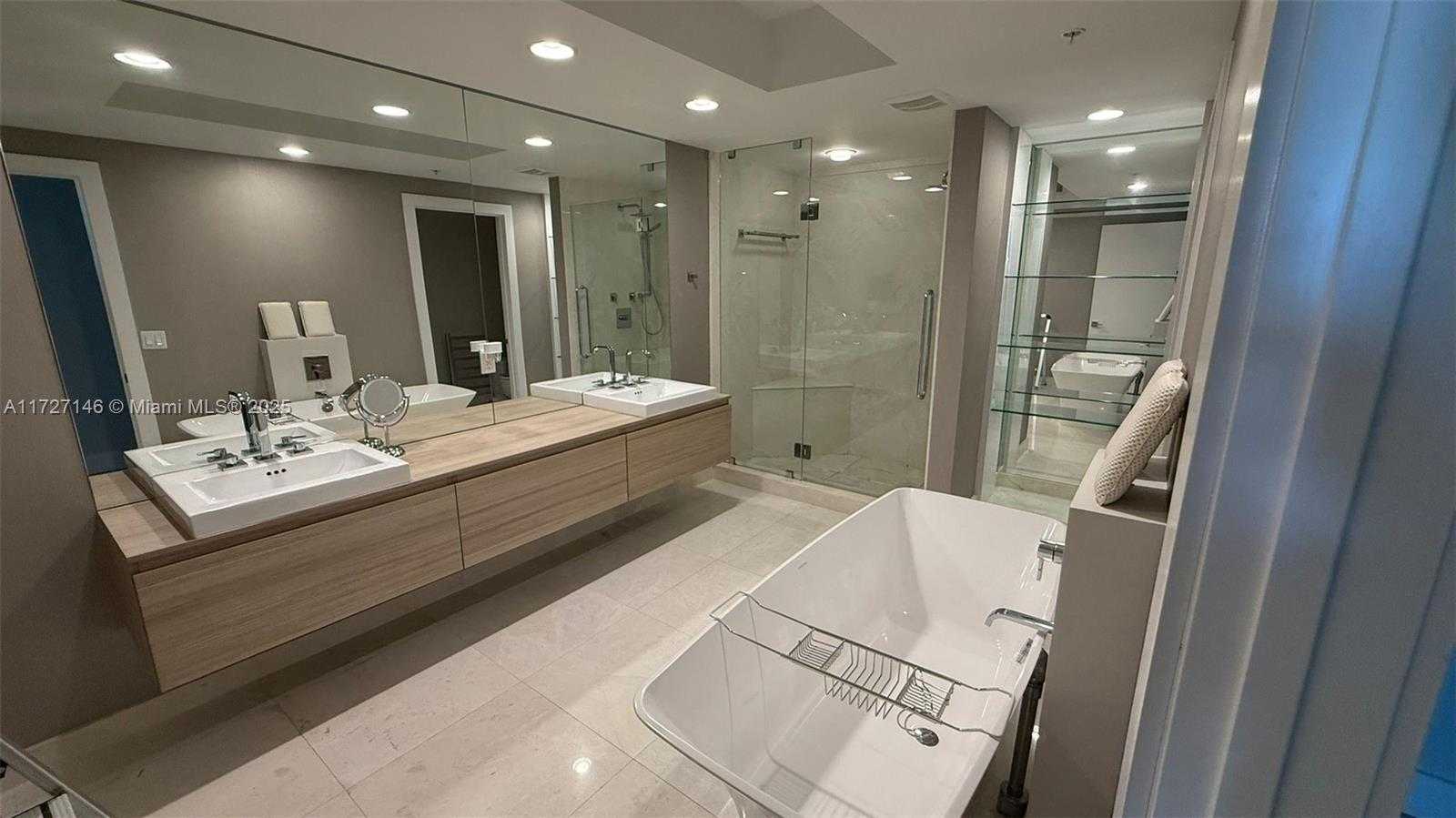 Small Image of 17301 BISCAYNE BLVD #1106, North Miami Beach Number 12