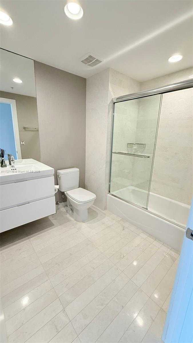 Small Image of 17301 BISCAYNE BLVD #1106, North Miami Beach Number 17