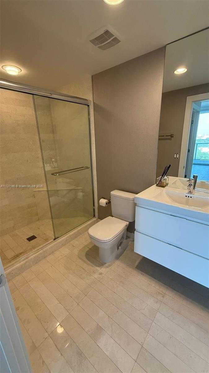 Small Image of 17301 BISCAYNE BLVD #1106, North Miami Beach Number 19
