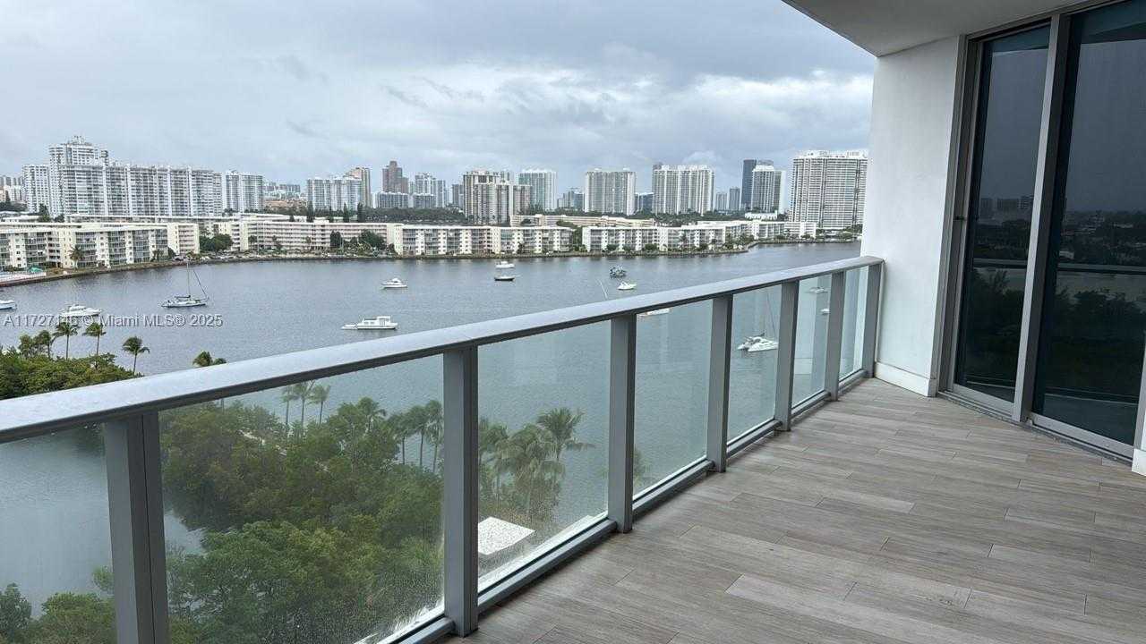 Small Image of 17301 BISCAYNE BLVD #1106, North Miami Beach Number 2
