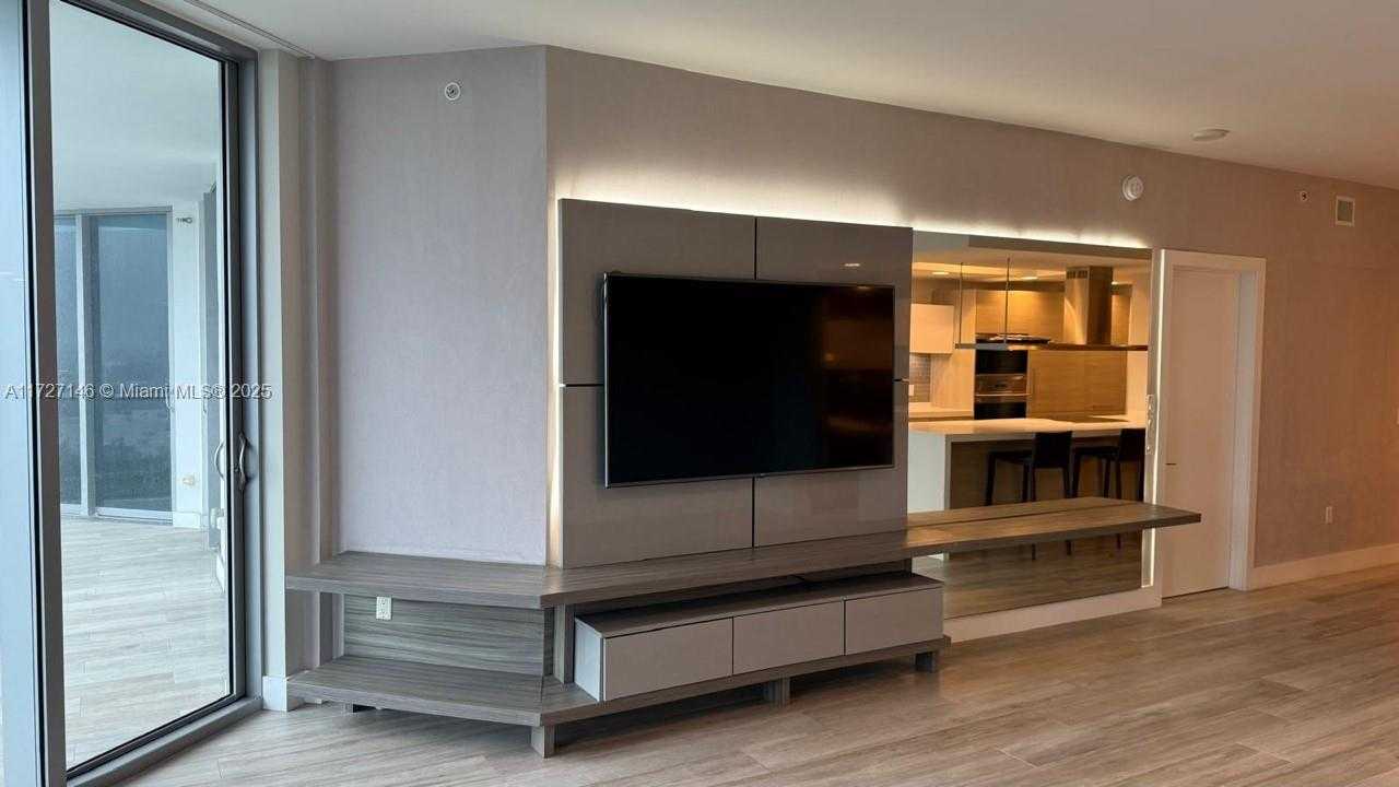 Small Image of 17301 BISCAYNE BLVD #1106, North Miami Beach Number 4