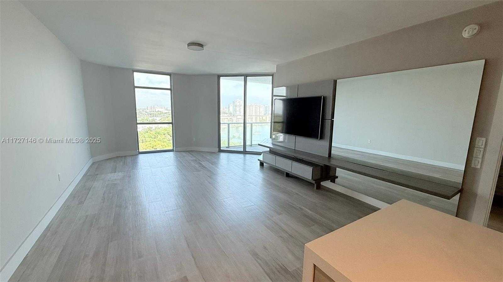 Small Image of 17301 BISCAYNE BLVD #1106, North Miami Beach Number 5