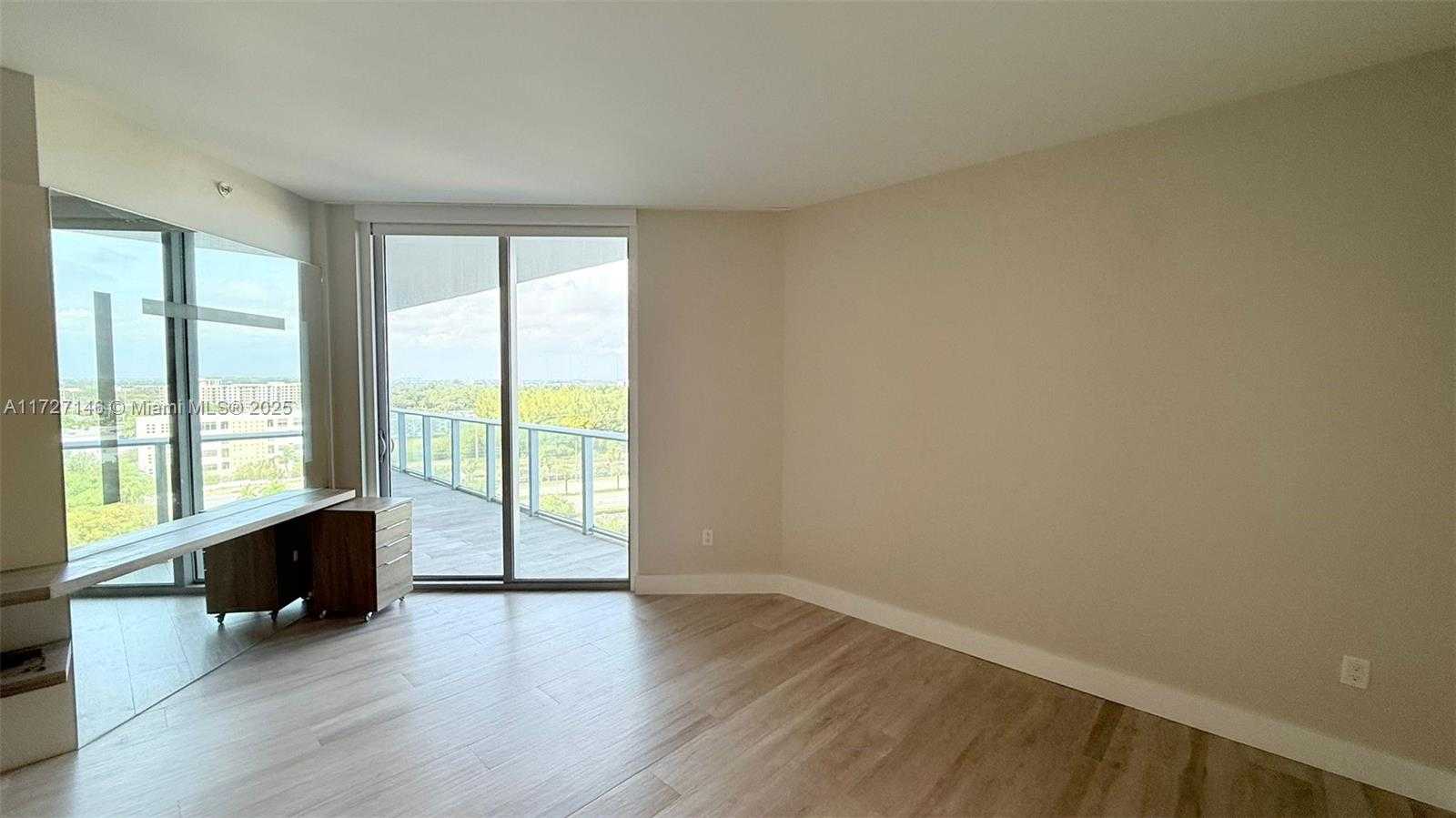 Small Image of 17301 BISCAYNE BLVD #1106, North Miami Beach Number 6
