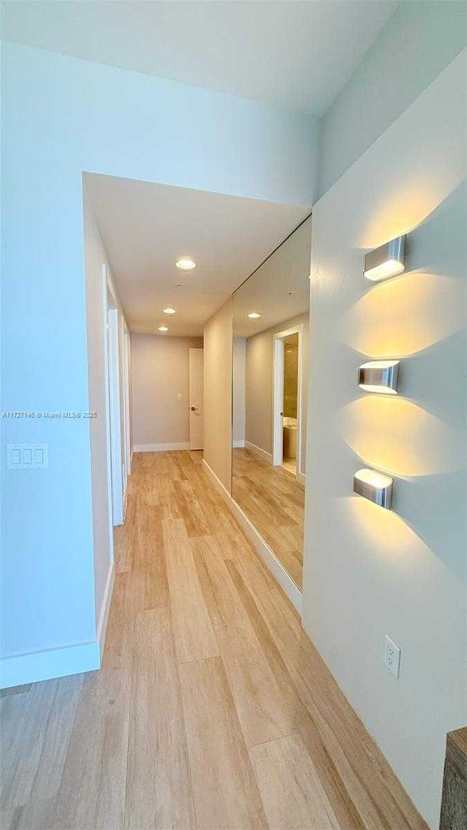 Small Image of 17301 BISCAYNE BLVD #1106, North Miami Beach Number 8