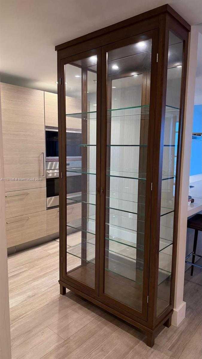 Small Image of 17301 BISCAYNE BLVD #1106, North Miami Beach Number 9