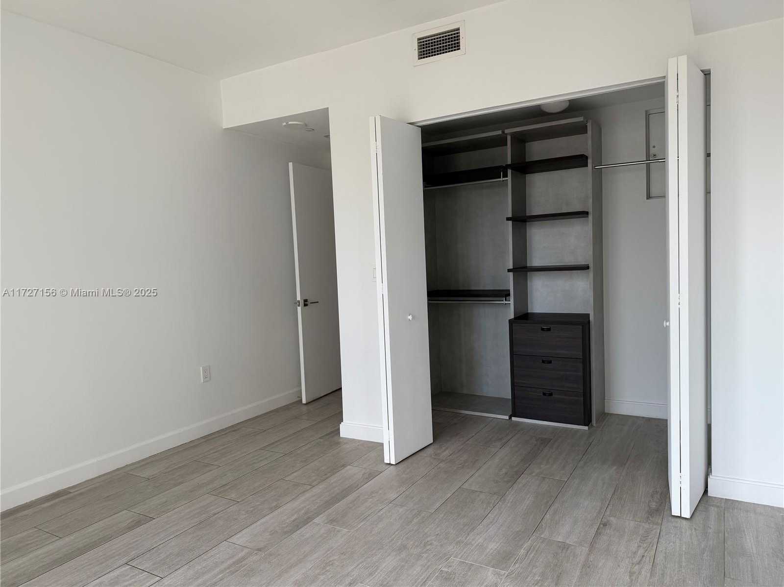 Small Image of 45 SOUTH WEST 9TH ST #1004, Miami Number 31