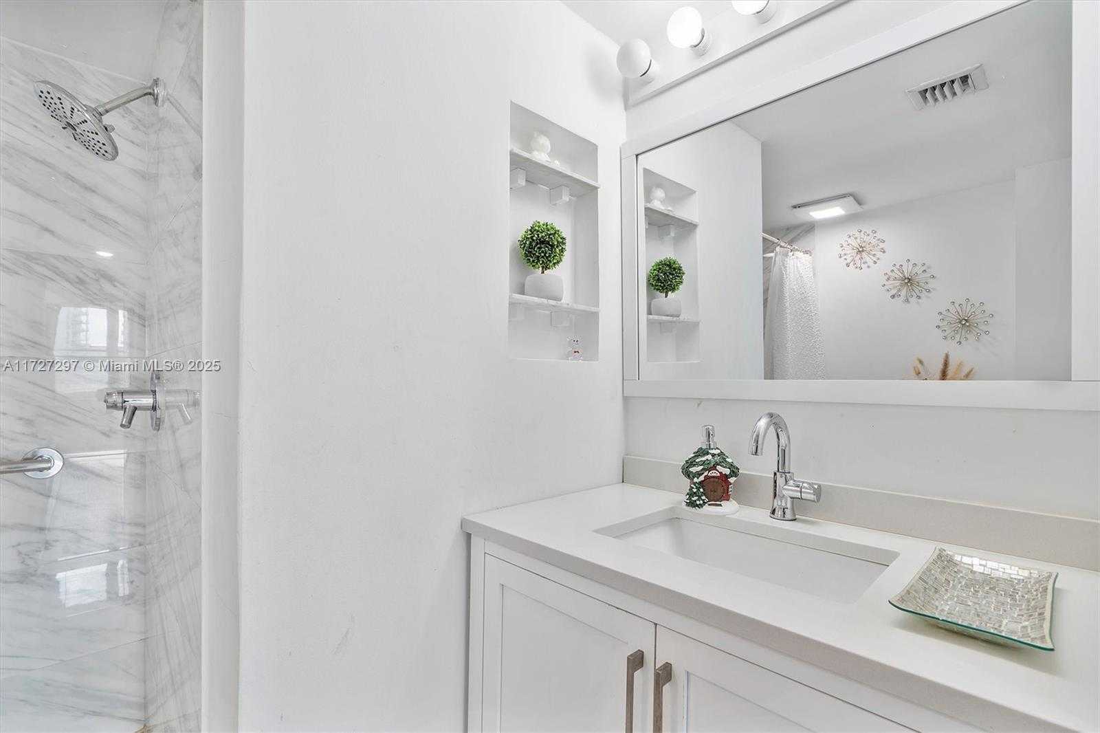 Small Image of 1155 BRICKELL BAY DR #603, Miami Number 19