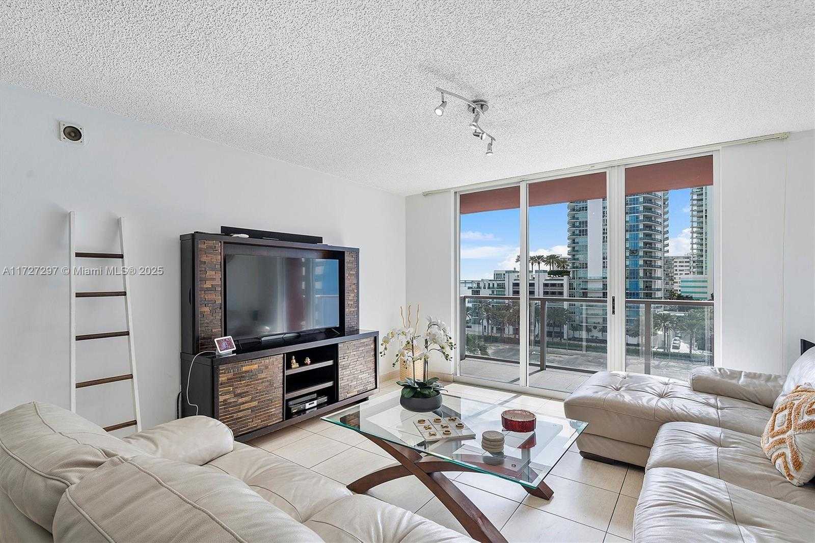 Small Image of 1155 BRICKELL BAY DR #603, Miami Number 2